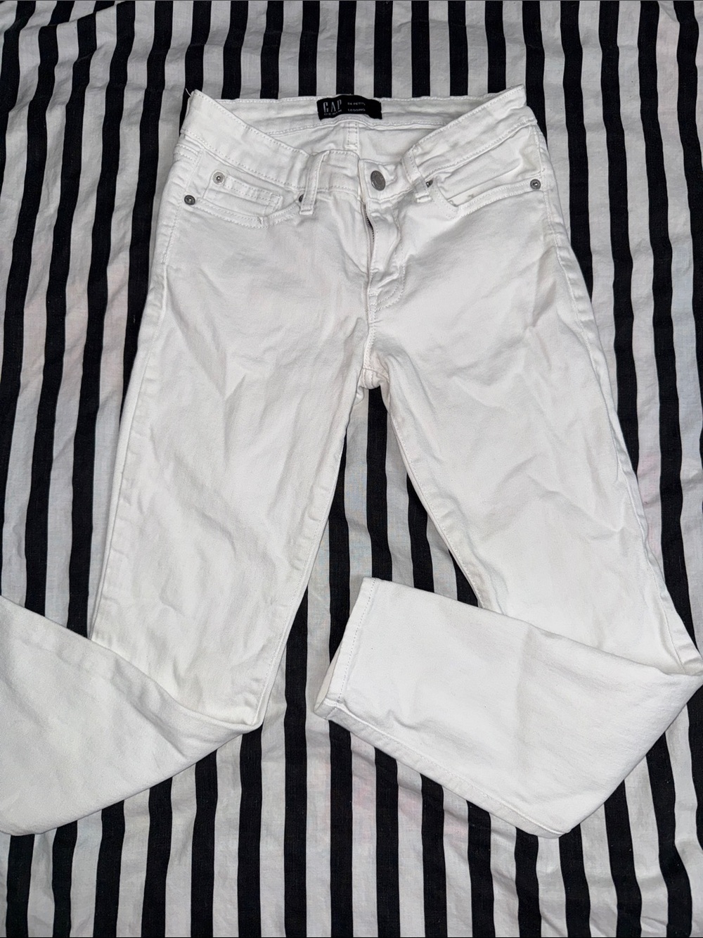 GAP White Women's‎ Skinny Jeans - Classic Slim Fit